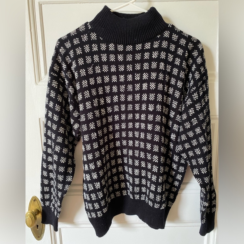 🌻Vintage Black and White Sweater
